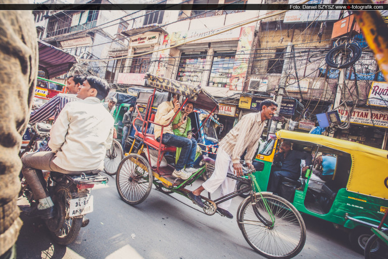 Przejażdżka rikszą uliczkami New Delhi