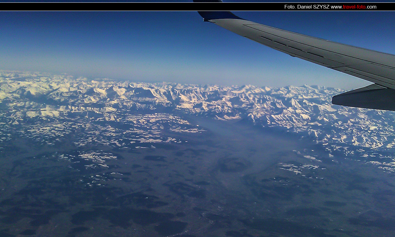 nad-szwajcarią-travel-widok-z-samolotu-foto
