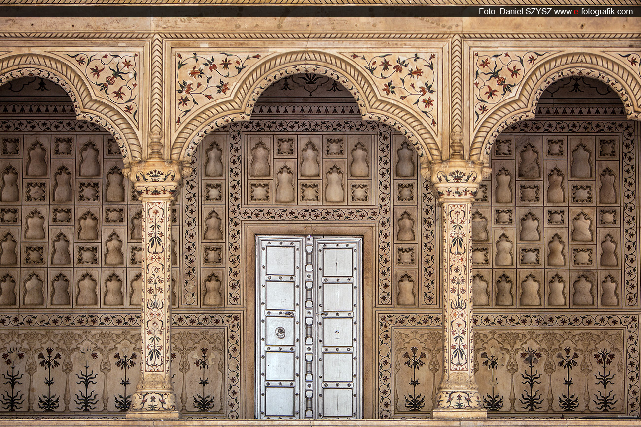 Dźahangiri Mahal to pałac położony w Czerwonym Forcie w Agrze w Indiach