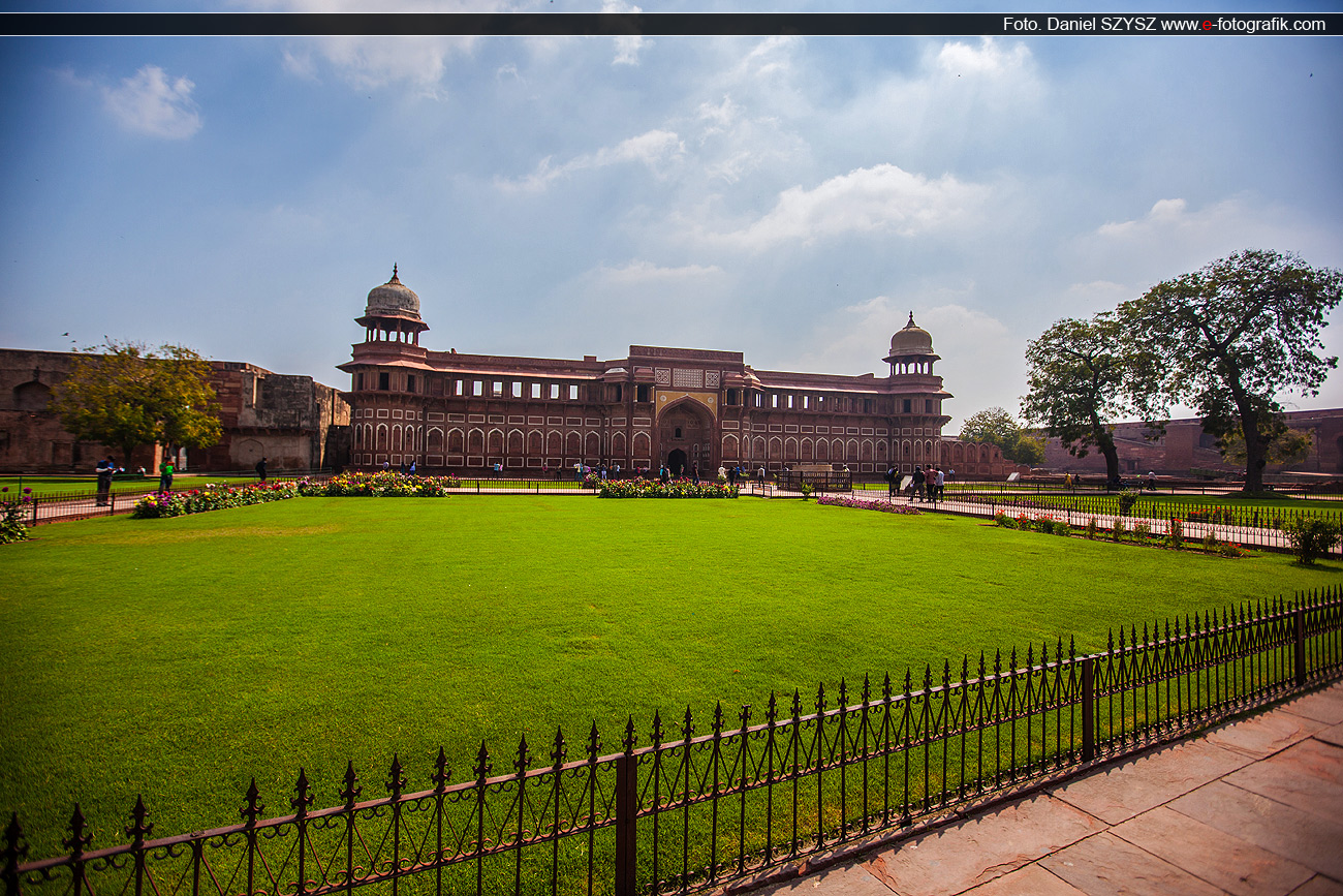 Dźahangiri Mahal to pałac położony w Czerwonym Forcie w Agrze w Indiach
