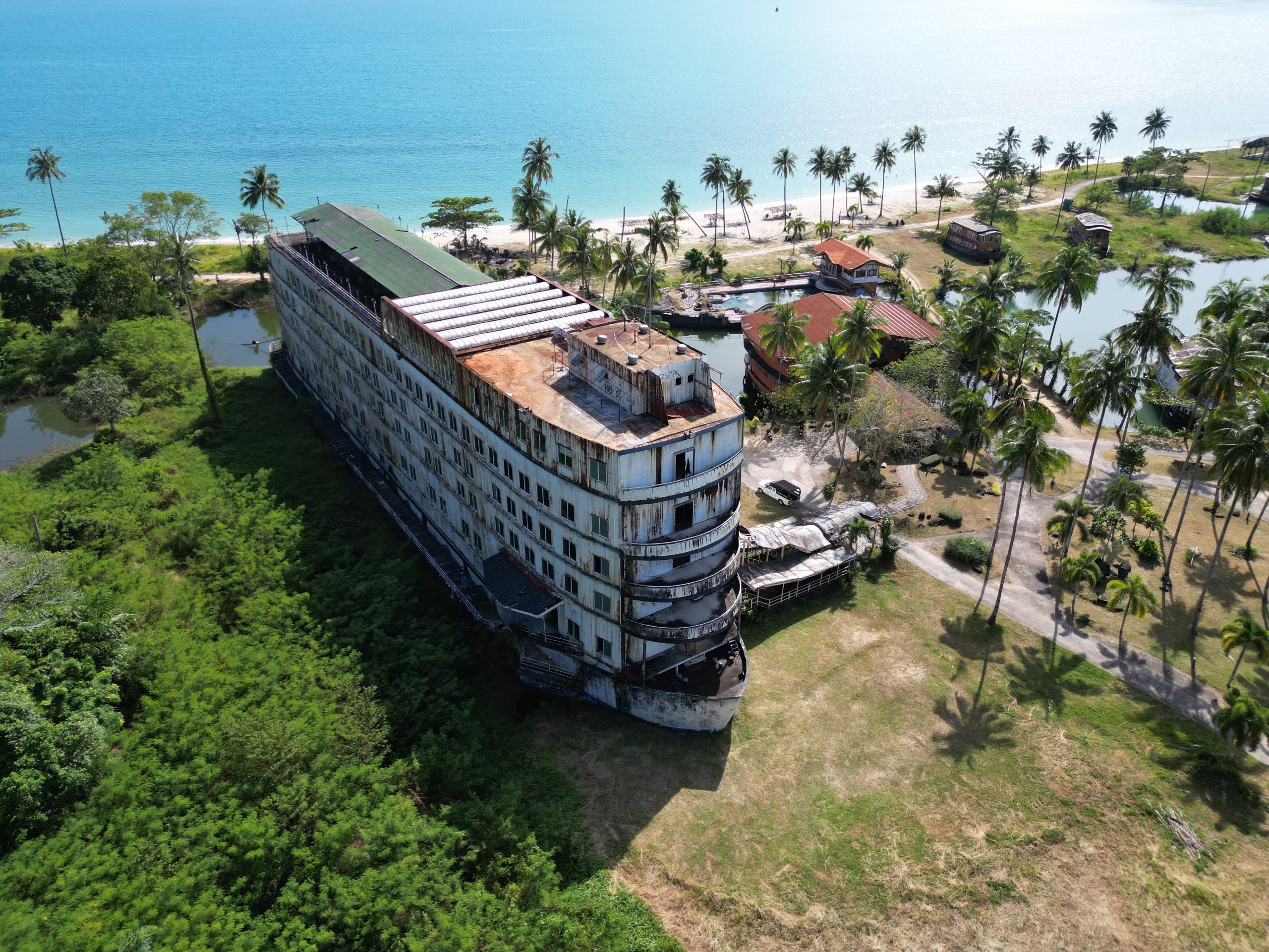 Ghost ShipVova lady – Porzucony statek hotel na Koh Chang